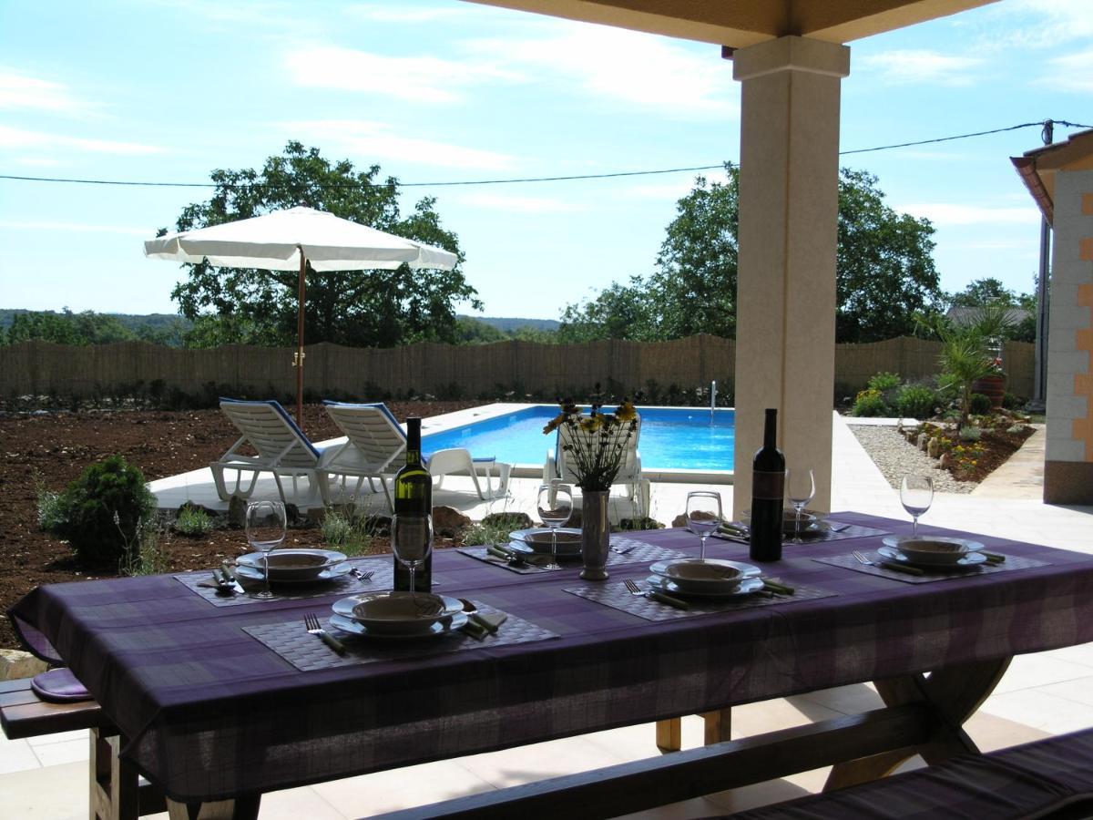Villa Fragola - Holiday House With Large Garden Tinjan Exteriér fotografie