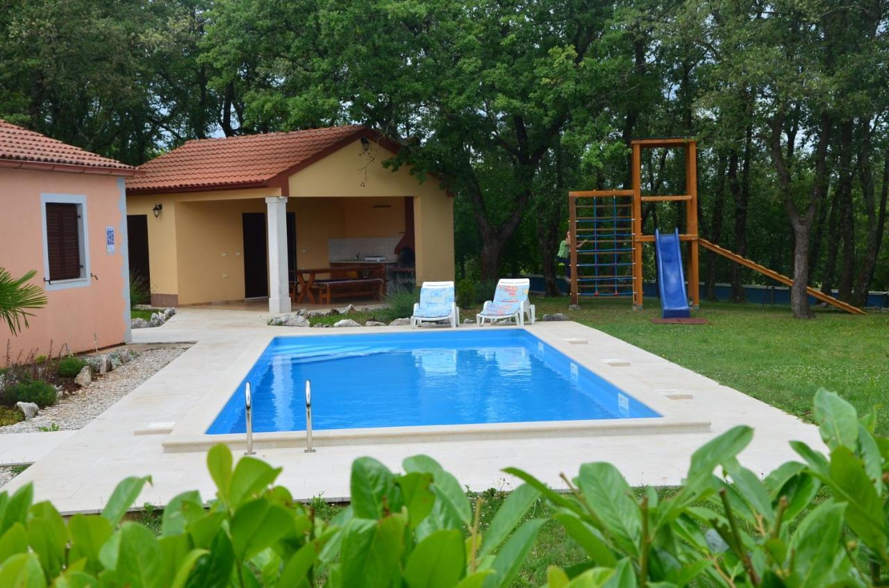 Villa Fragola - Holiday House With Large Garden Tinjan Exteriér fotografie