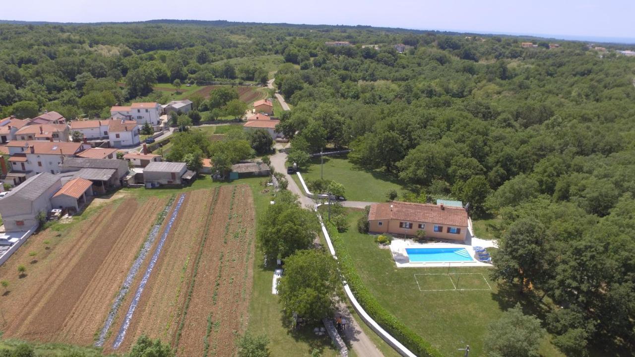 Villa Fragola - Holiday House With Large Garden Tinjan Exteriér fotografie