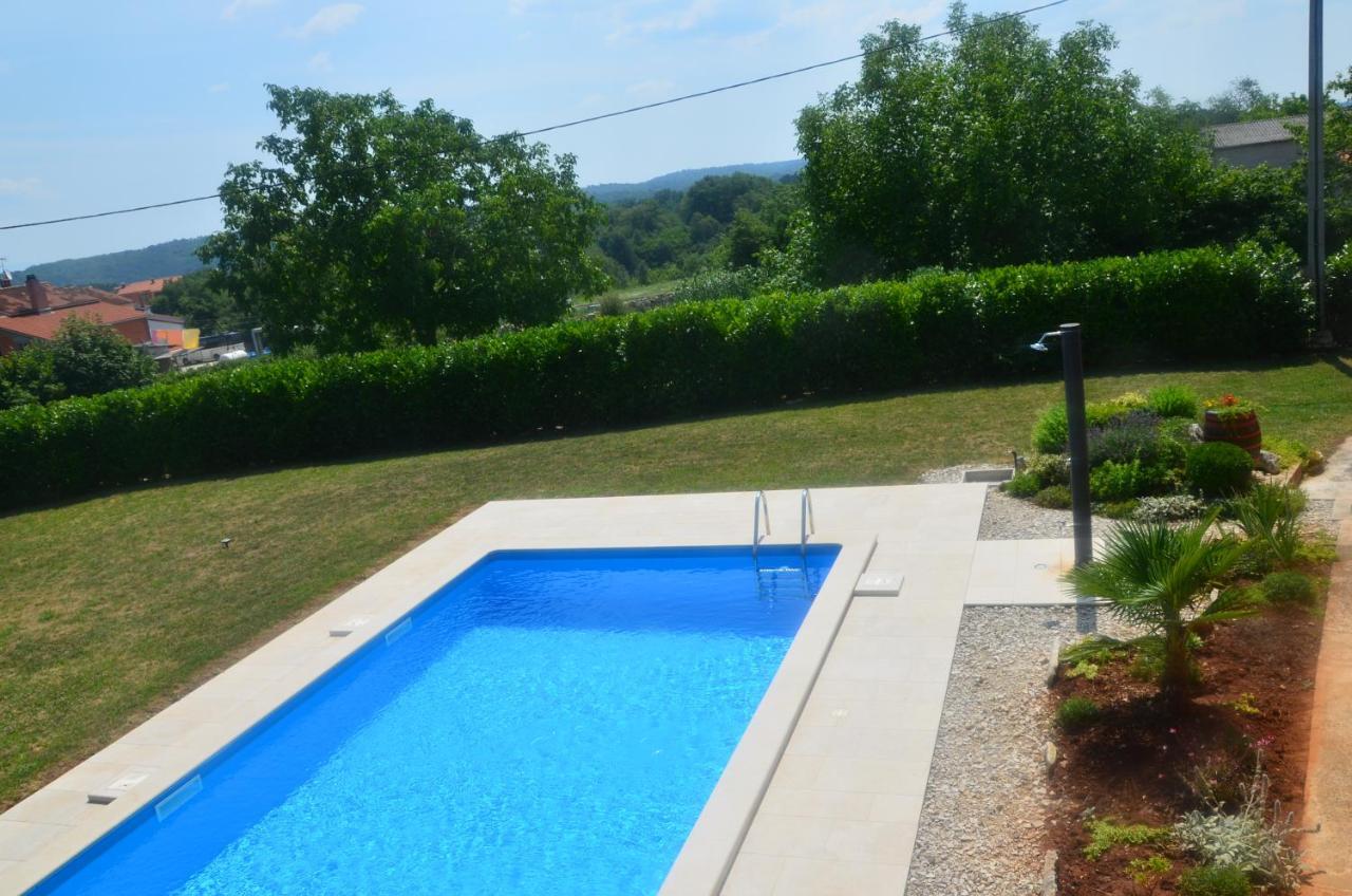 Villa Fragola - Holiday House With Large Garden Tinjan Exteriér fotografie