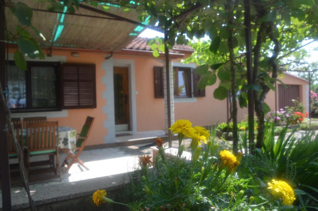 Villa Fragola - Holiday House With Large Garden Tinjan Exteriér fotografie