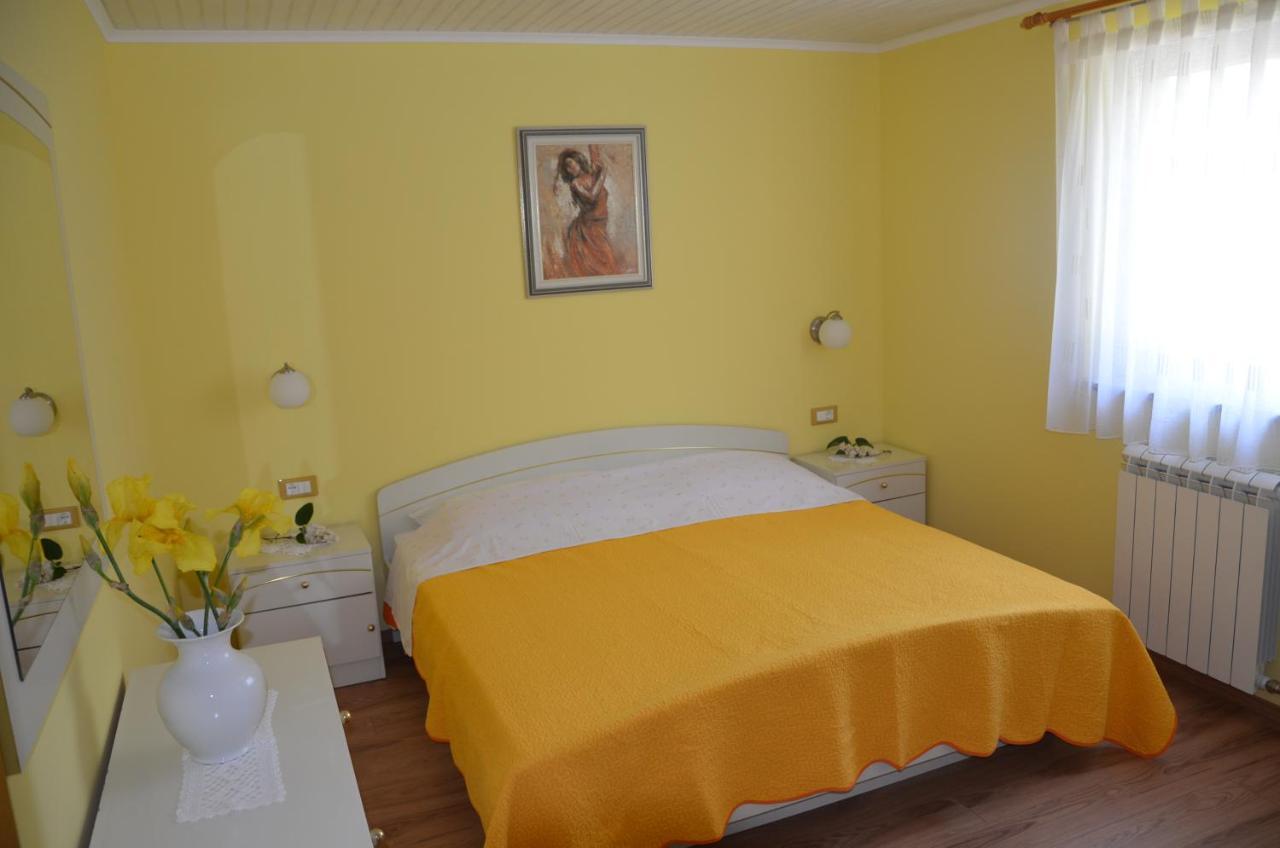 Villa Fragola - Holiday House With Large Garden Tinjan Exteriér fotografie