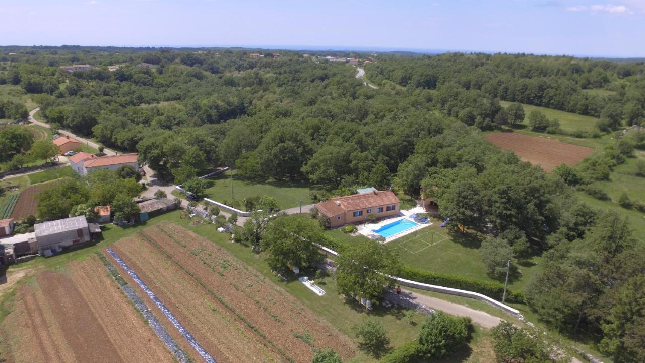 Villa Fragola - Holiday House With Large Garden Tinjan Exteriér fotografie
